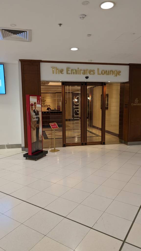 the emirates lounge in sydney international airport
