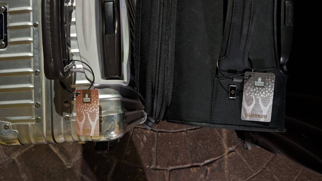 gld and platinum member luggage tags from emirates